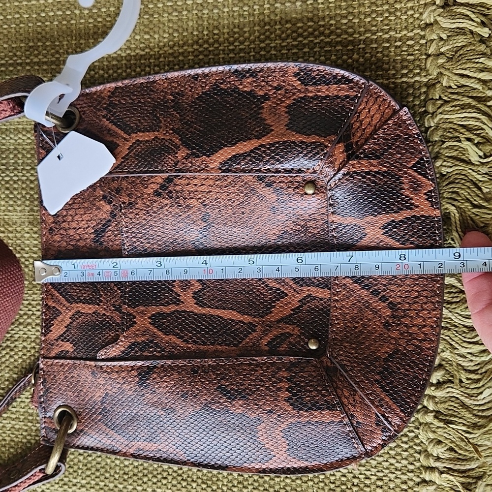 Time and Tru Women’s Bentley Crossbody  Bag Snake Skin Print - Picture 12 of 13